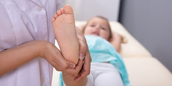 Nguyên nhân gây bệnh bàn chân bẹt và cách điều trị