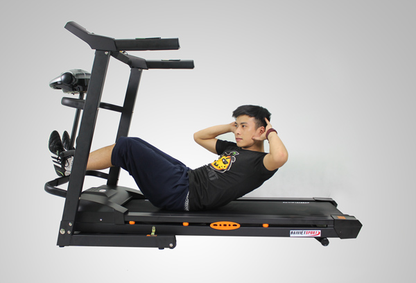 Cùng máy chạy bộ điện tại nhà lấy lại vòng eo thon gọn thời xuân sắc